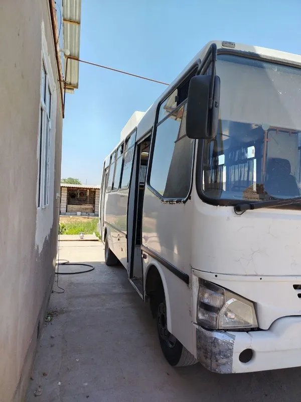 Isuzi avtobus... 1 Isuzi avtobus... 1