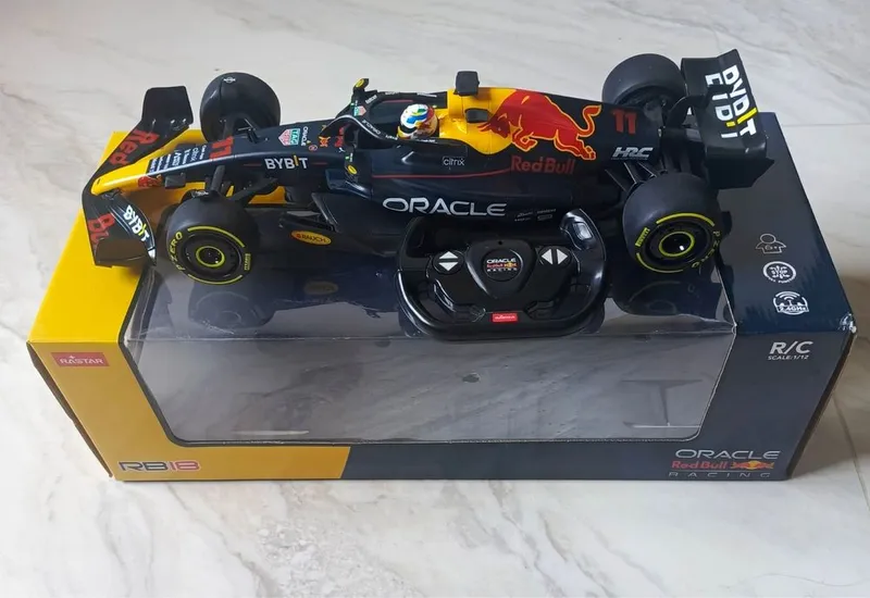 Гоночная машина F1 Redbull