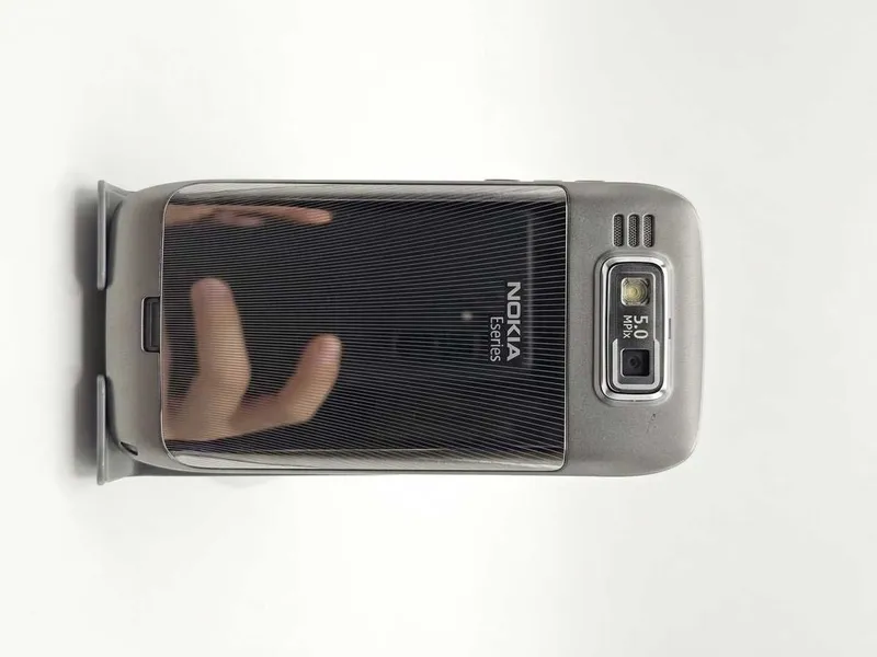 Nokia E72 Metal Gray 3 Nokia E72 Metal Gray 3
