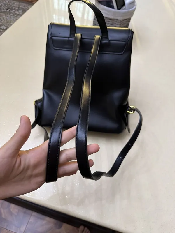 Кожанный черный рюкзак 4 Кожанный черный рюкзак 4