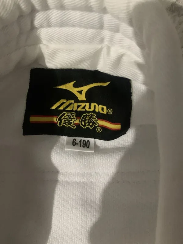 Mizuno brendi mansub dyuzdo kyimi yangi holatii rangi oq — фото 2