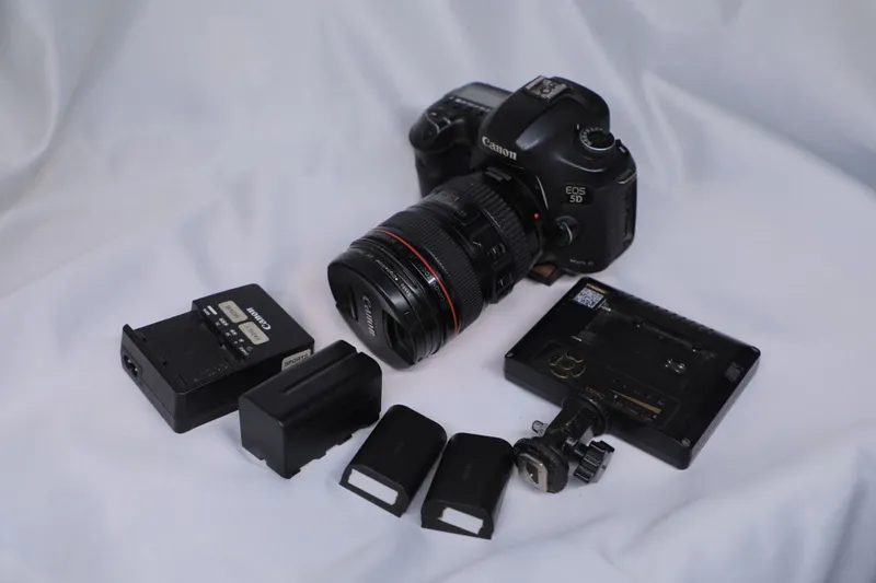 Canon Mark 3 sotiladi srochni