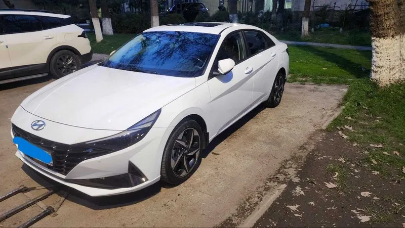 Hyundai Elantra. Белая ласточка с небольшим пробегом — фото 1 Hyundai Elantra. Белая ласточка с небольшим пробегом — фото 1