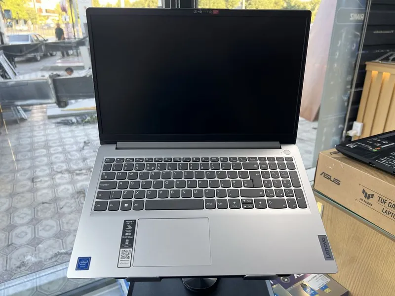 Lenovo Celeron N4020 | 4GB | 256GB SSD | 15.6” 6 Lenovo Celeron N4020 | 4GB | 256GB SSD | 15.6” 6