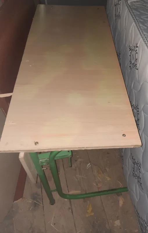 Parta va stul sotiladi 1 Parta va stul sotiladi 1