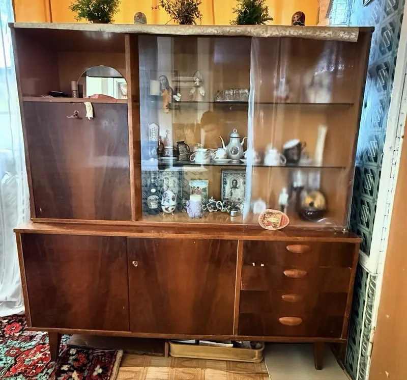 Срочно продам сервант