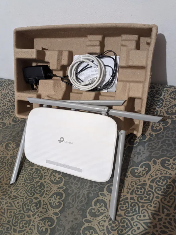Router TP-Link Archer C60. OpenWrt. Wi-Fi router. 4