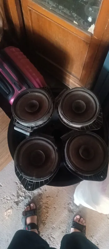 Kobalt 4 ta kalonka bittadini oʻrtadi teshilgan 2