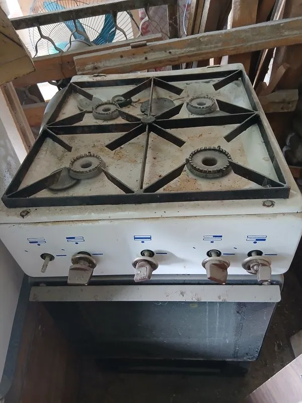 Eski mebel , gaz plita , kir yuvadigon moshina , pilisos sotiladoli — фото 1