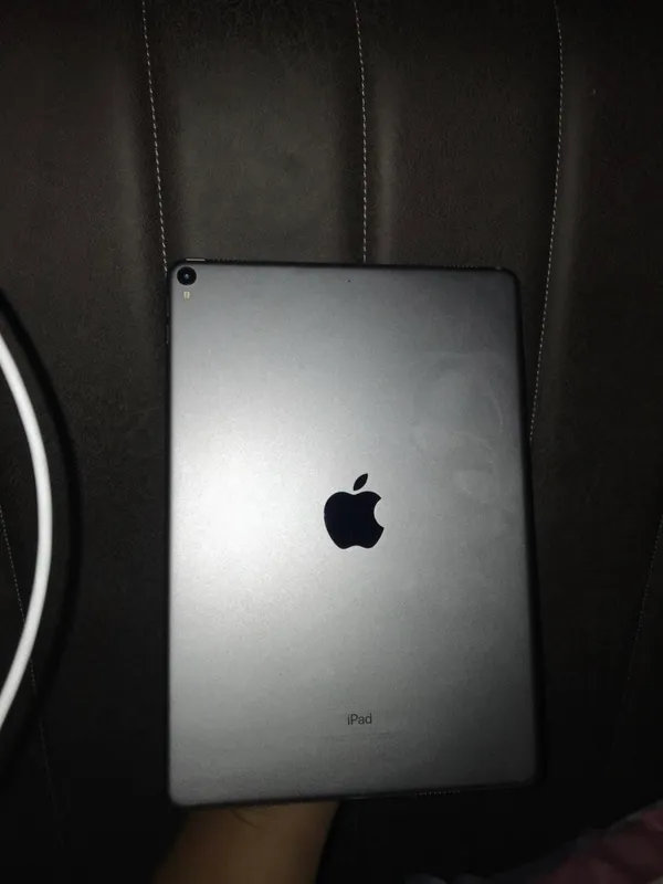 iPad Pro 10.5 yangide qirilgan joyi yoq