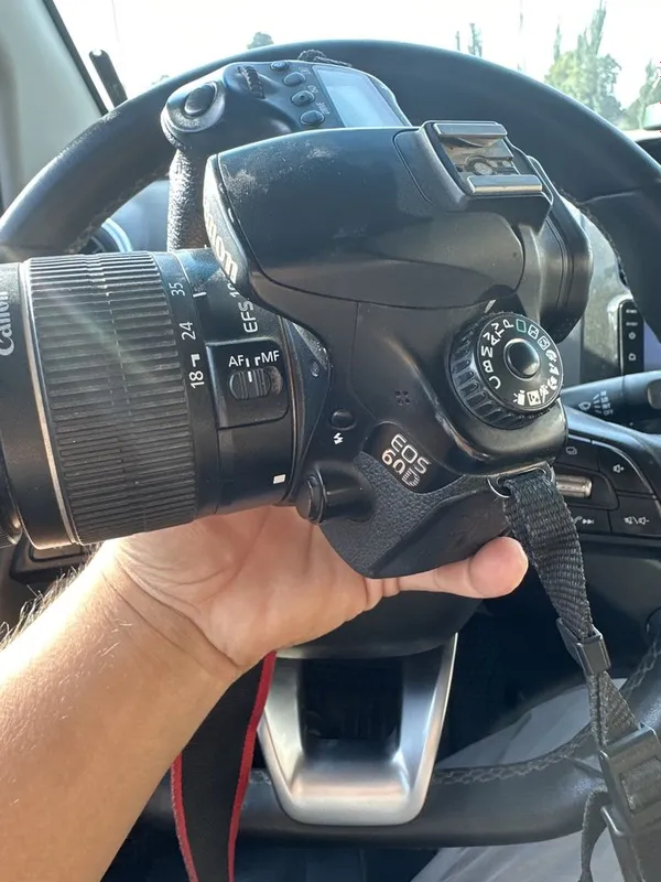 Canon 60 D holati yaxshi bir qoʻl — фото 1