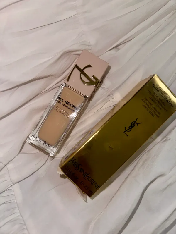 YSL легкий тональный крем YSL легкий тональный крем