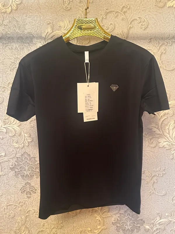 Футболки Nike и Gucci 2 Футболки Nike и Gucci 2