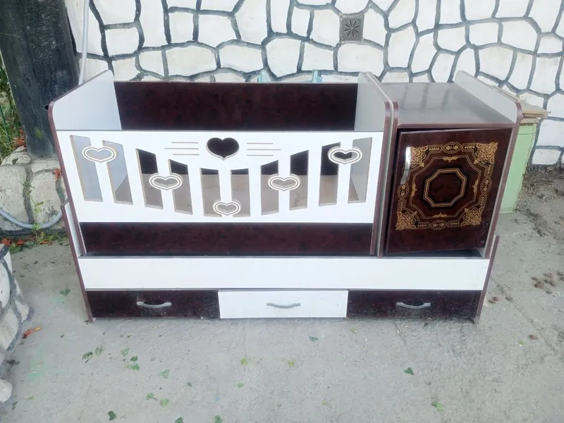 Детская кровать, качели, диван Детская кровать, качели, диван