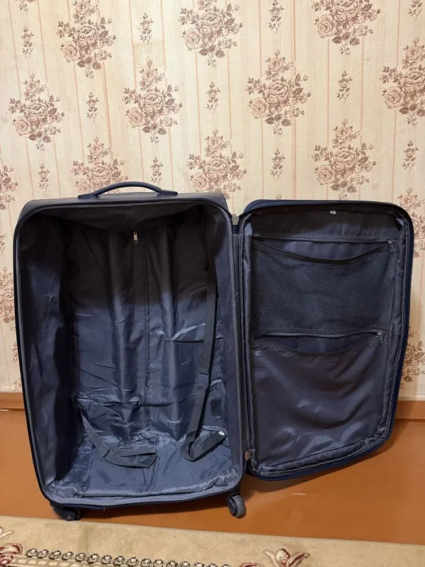 Продается чемодан 2 Продается чемодан 2