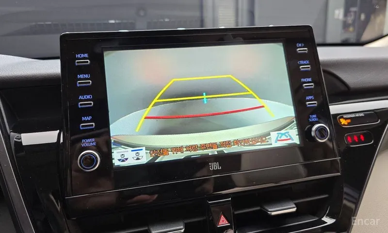 Toyota Camry 2.5 XLE Hybrid 10