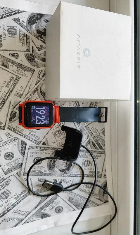 Продам смарт-часы Amazfit Bip 1