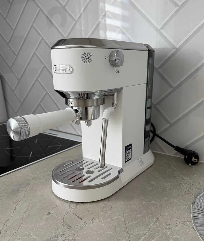 Кофеварка рожковая De’Longhi Dedica Duo EC890.WI