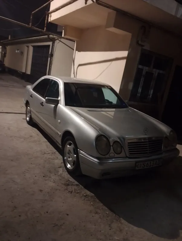 Срочно Мерседес w 210 в хорошем не битый состоянии очень срочно по ни