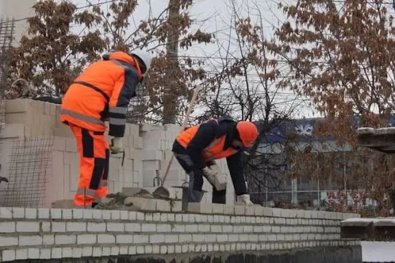 Профессиональный бригада строителей выполняем все строительных работы.