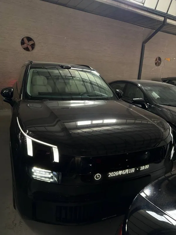 lynk&co 900 Hybrid 2025