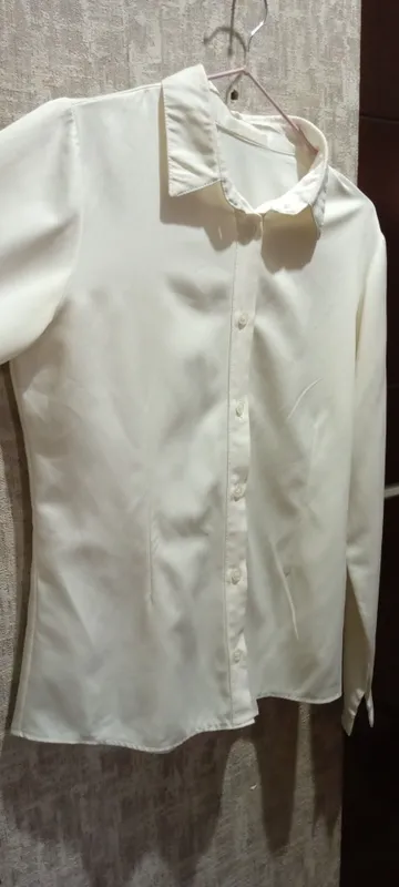 Ayollar uchun klassik oq rubashka (bluzka) 2