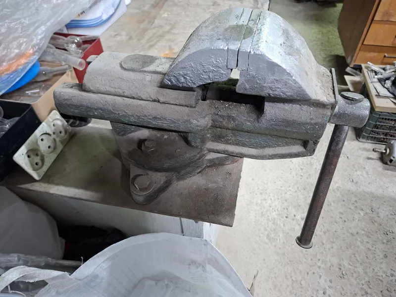 Метал стол + Тиски + Ключлар .. 5 Метал стол + Тиски + Ключлар .. 5