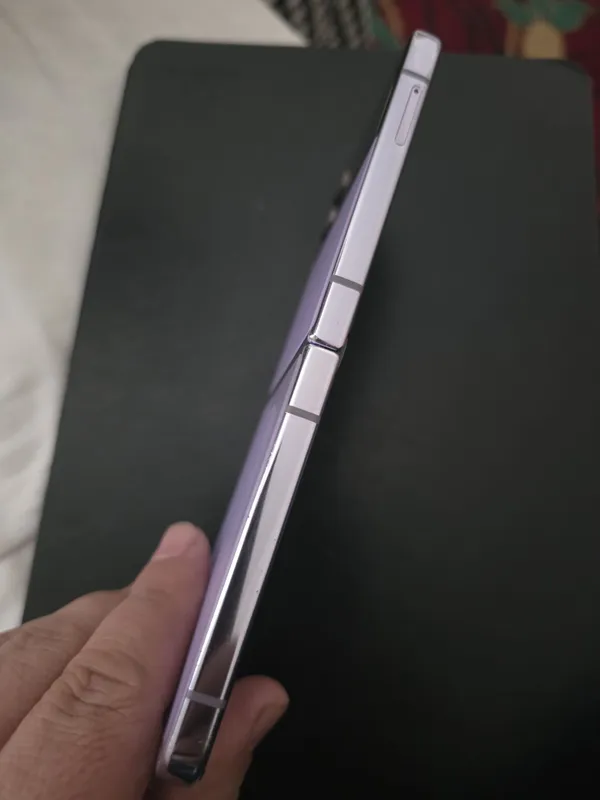 Samsung Z Flip 4 — фото 2