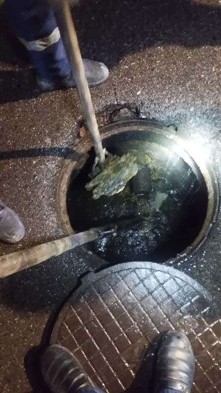 Kanalizatsiya quvurlarini sifatli Va Xamyonbop narxlarda tozalash 24/7