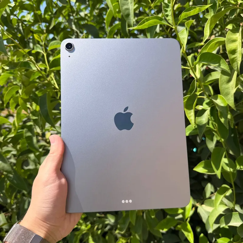 iPad Air M3 Wi-Fi Gray + Magic Keybord 128 GB 11" 2 iPad Air M3 Wi-Fi Gray + Magic Keybord 128 GB 11" 2