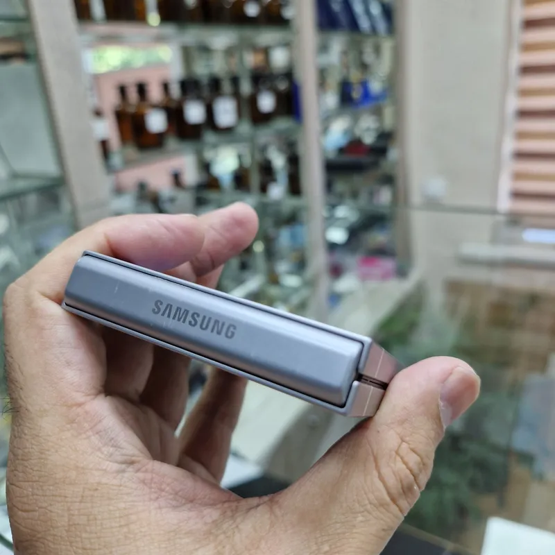 Samsung Flip6 4 Samsung Flip6 4