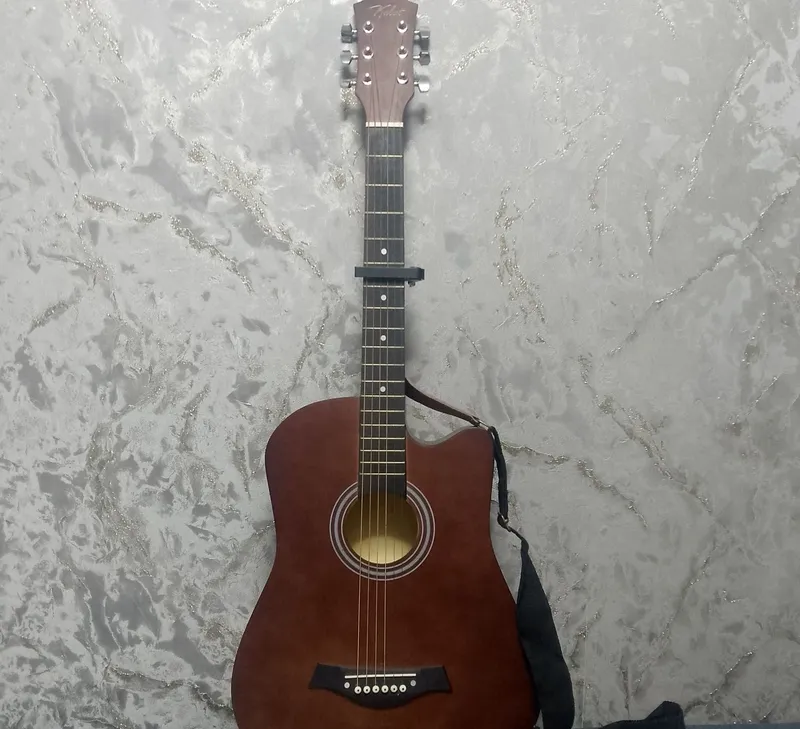 Akustik gitara 1 Akustik gitara 1