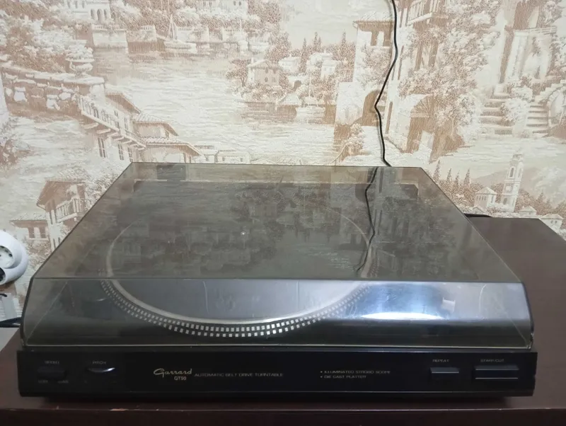Продам проигрыватель винил дисков GARRARD.