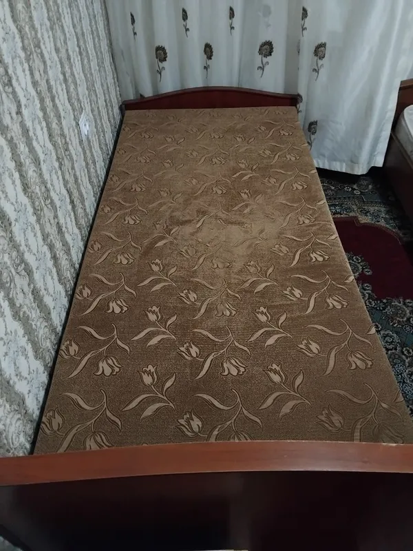 одноместный кровать 2