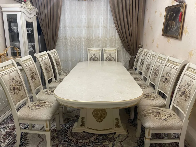 Стол и стулья (12 шт.) 1