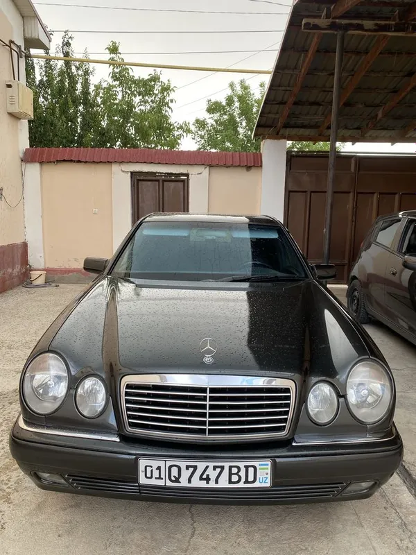 Mercedes-Benz E-Class W210 1