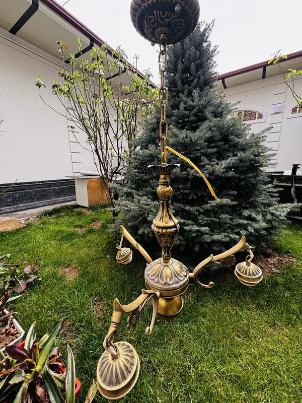 Люстра.
