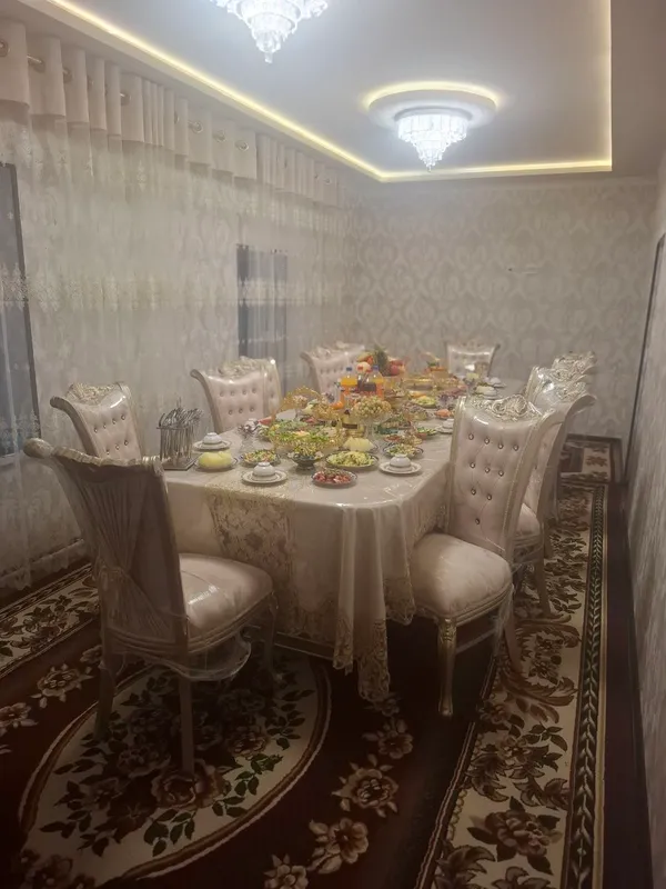 Продаются новые стол и стулья на 12 человек 3