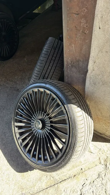 R18 диски с резиной 215/40 ZR18 + переходники, комплект 4 шт 2 R18 диски с резиной 215/40 ZR18 + переходники, комплект 4 шт 2