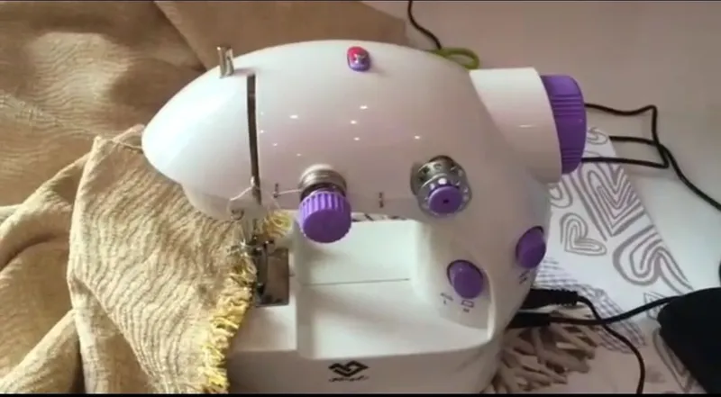 Portativ tikuv mashinasi, pedal bilan Mini Sewing Machine SM202 Mini 1 Portativ tikuv mashinasi, pedal bilan Mini Sewing Machine SM202 Mini 1