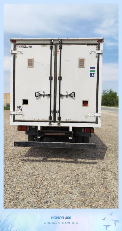 Isuzi avtobusda yig'ilgan 6