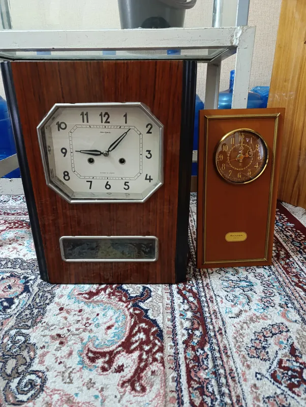Qadimiy ishlaydigan kurant soat