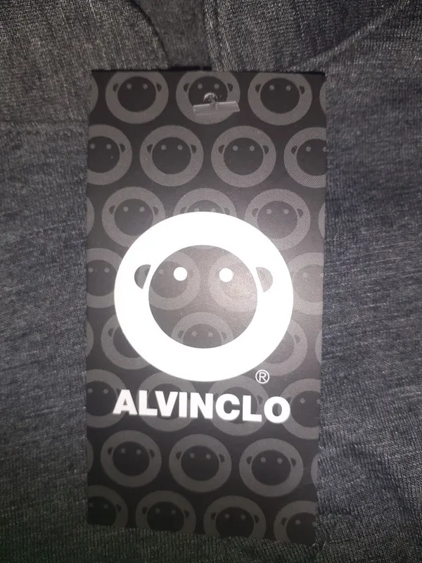 Продаёться джемпер новый фирмы ALVINCLO.тёмного цвета. 2 Продаёться джемпер новый фирмы ALVINCLO.тёмного цвета. 2