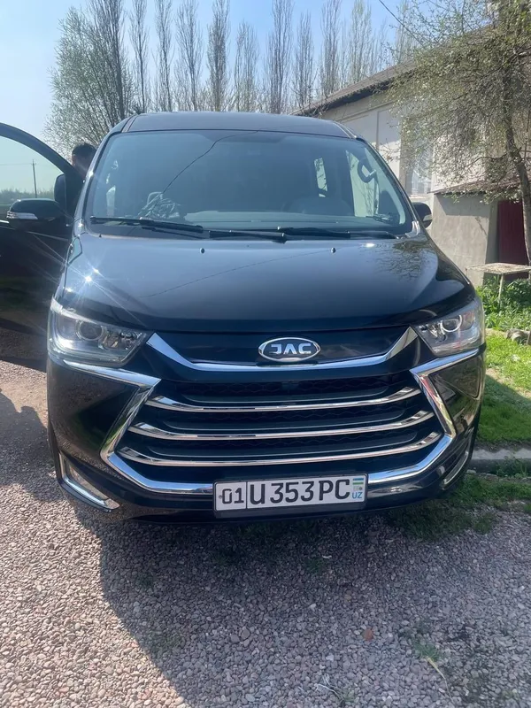 Moshina Sotiladi JAC M4 11 mestali