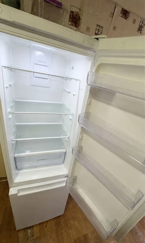 Холодильник Indesit 2