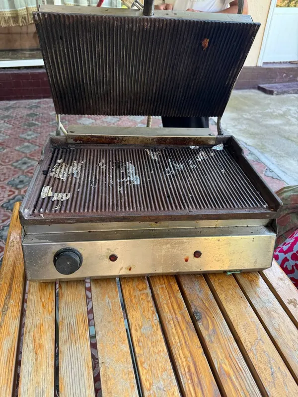 Burger uskunalari sotiladi kelishamiz