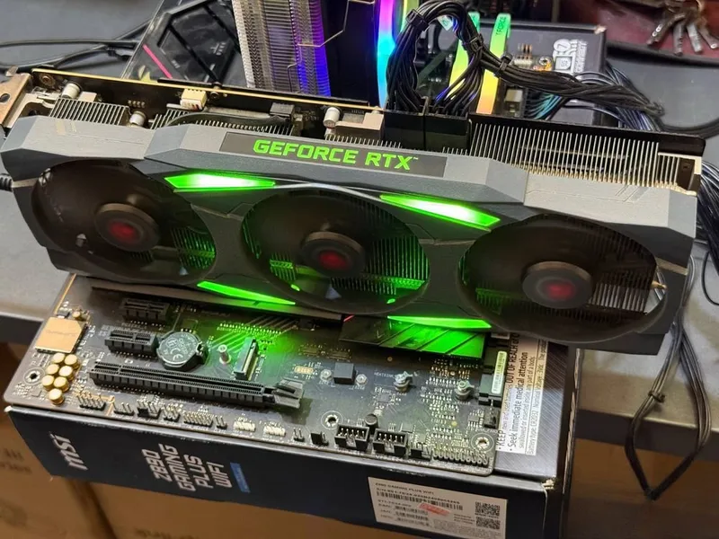 PNY 3xFan RTX 3070 Ti 2 PNY 3xFan RTX 3070 Ti 2
