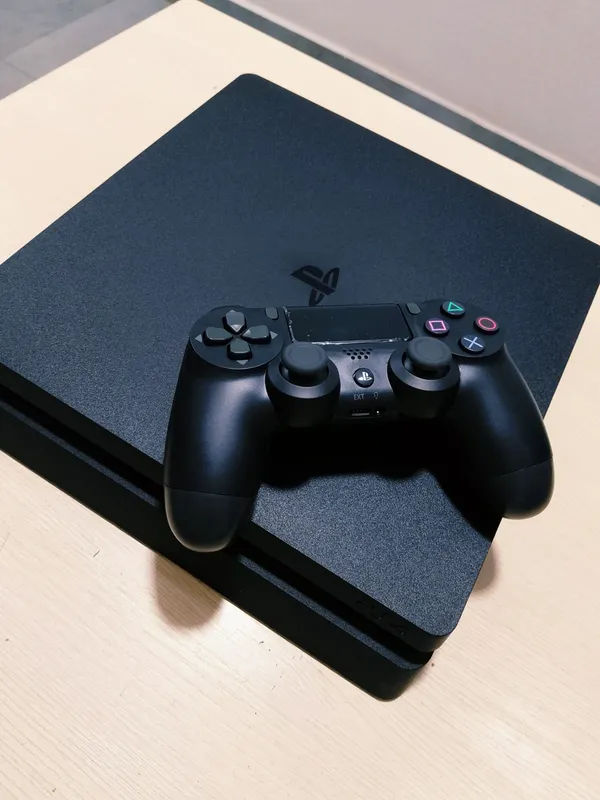 Playstation 4 slim 500 GB+ 10oyin 2 Playstation 4 slim 500 GB+ 10oyin 2