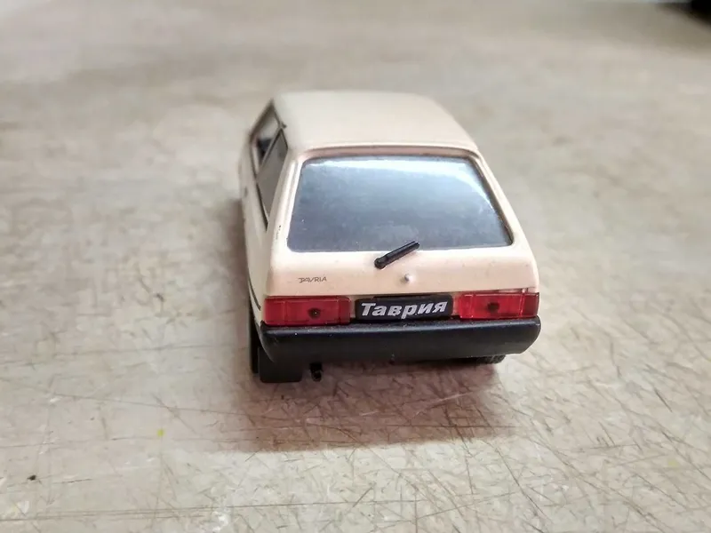 Коллекционная модель Заз-1102 Таврия масштаб 1:43, DeAgostini 5 Коллекционная модель Заз-1102 Таврия масштаб 1:43, DeAgostini 5