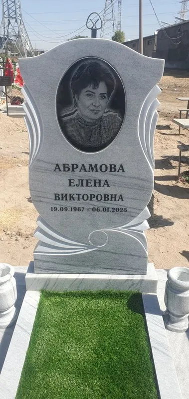 Памятники на кладбище — фото 2